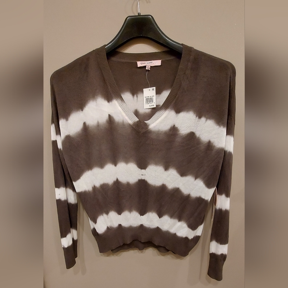 NWT  Olive Combo V-Neck Lightweight Sweater